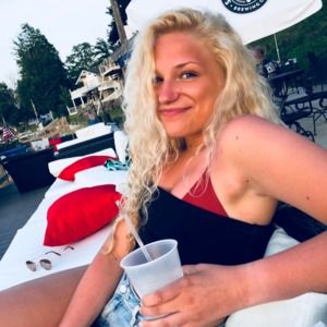 Meet your Posher, Avery